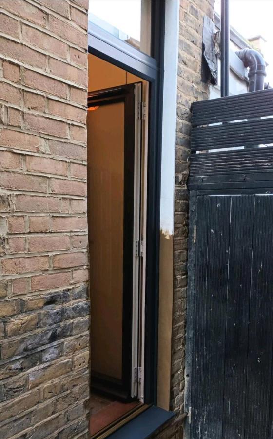 Room With Luxury Private Bathroom & Independent Entrance Near Tube Londra Dış mekan fotoğraf