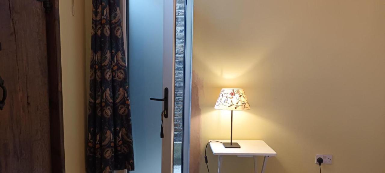 Room With Luxury Private Bathroom & Independent Entrance Near Tube Londra Dış mekan fotoğraf