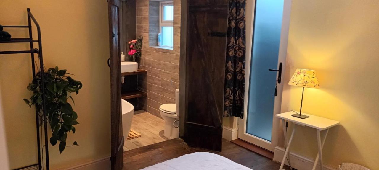 Room With Luxury Private Bathroom & Independent Entrance Near Tube Londra Dış mekan fotoğraf