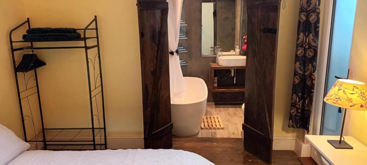 Room With Luxury Private Bathroom & Independent Entrance Near Tube Londra Dış mekan fotoğraf